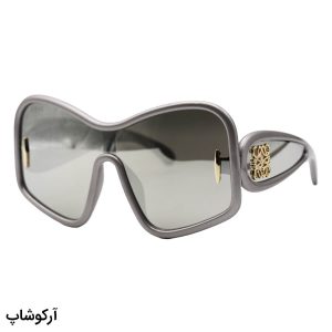 عکس از عینک آفتابی فانتزی LOEWE با فریم رنگ نقره‌ای، اور سایز، دسته پهن و لنز آینه‌ای و رنگ نقره‌ای مدل 5000