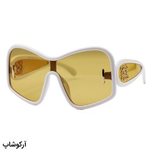 عکس از عینک آفتابی فانتزی لووه با فریم رنگ سفید، اور سایز، دسته پهن و عدسی رنگ قهوه‌ای روشن مدل 5000