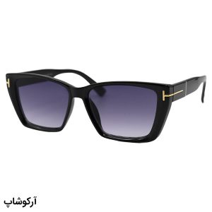 عکس از عینک آفتابی زنانه Tom Ford با فریم مشکی رنگ، شکل چشم گربه‌ای و لنز دودی سایه روشن مدل 0920
