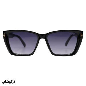 عکس از عینک آفتابی زنانه Tom Ford با فریم مشکی رنگ، شکل چشم گربه‌ای و لنز دودی سایه روشن مدل 0920