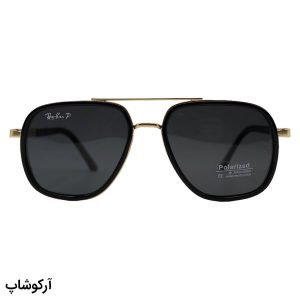 عکس از عینک آفتابی Ray-Ban با فریم مشکی و طلایی، شکل چند ضلعی، دسته فنری و لنز دودی تیره و پلاریزه مدل P9004