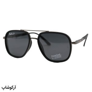 عکس از عینک آفتابی ریبن با فریم مشکی و نوک مدادی، شکل چندضلعی، دسته فنری و لنز دودی تیره و پلاریزه مدل P9004
