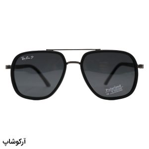 عکس از عینک آفتابی ریبن با فریم مشکی و نوک مدادی، شکل چندضلعی، دسته فنری و لنز دودی تیره و پلاریزه مدل P9004