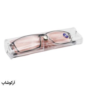 عکس از عینک مطالعه نزدیک بین با فریم مستطیلی، رنگ مشکی، لنز بلوکات و لولا فنردار مدل 69371 به همراه قاب و دستمال