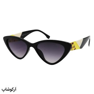 عکس از عینک آفتابی زنانه با فریم مثلثی شکل، رنگ مشکی و عدسی دودی سایه روشن برند فندی مدل 1843