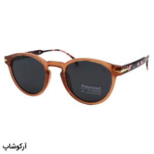 عکس از عینک آفتابی پلاریزه دیوید بکهام با فریم گرد، رنگ قهوه‌ای، دسته مشکی و صورتی و لنز دودی تیره مدل DB1111P