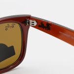 عکس از عینک آفتابی Ray-Ban با فریم ویفرر، رنگ قهوه‌ای و لنز قهوه‌ای تیره و جنس شیشه‌ای (سایز کوچک) مدل RB2140-S