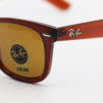 عکس از عینک آفتابی Ray-Ban با فریم ویفرر، رنگ قهوه‌ای و لنز قهوه‌ای تیره و جنس شیشه‌ای (سایز کوچک) مدل RB2140-S