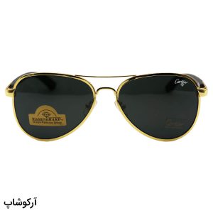 عکس از عینک آفتابی کارتیه با فریم خلبانی، رنگ طلایی، دسته چوبی و رنگ قهوه‌ای، لنز دودی تیره و از جنس سنگ (آنتی رفلکس) مدل 125