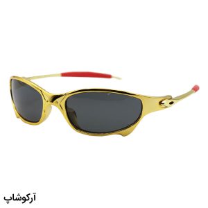 عکس از عینک آفتابی اوکلی با فریم رنگ طلایی براق، شکل بیضی، بیس دار و لنز دودی تیره مدل W2236