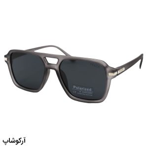 عکس از عینک آفتابی PRADA با فریم خلبانی، رنگ طوسی براق و لنز پلاریزه و دودی تیره مدل P9842