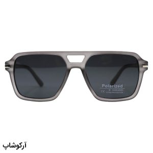 عکس از عینک آفتابی PRADA با فریم خلبانی، رنگ طوسی براق و لنز پلاریزه و دودی تیره مدل P9842