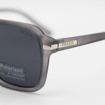 عکس از عینک آفتابی PRADA با فریم خلبانی، رنگ طوسی براق و لنز پلاریزه و دودی تیره مدل P9842