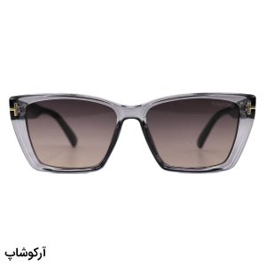 عکس از عینک آفتابی زنانه تام فورد با فریم طوسی، شکل چشم گربه‌ای، دسته مشکی و لنز قهوه‌ای هایلایت مدل 0920