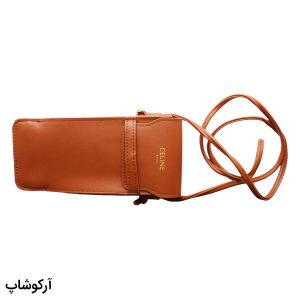 عکس از کیف اورجینال عینک برند سلین (CELINE)، از جنس چرمی، رنگ قهوه‌ای و بند دار با تمام تجهیزات مدل 992950