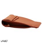 عکس از کیف اورجینال عینک برند سلین (CELINE)، از جنس چرمی، رنگ قهوهای و بند دار با تمام تجهیزات مدل 992950