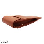 عکس از کیف اورجینال عینک برند سلین (CELINE)، از جنس چرمی، رنگ قهوهای و بند دار با تمام تجهیزات مدل 992950