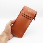 عکس از کیف اورجینال عینک برند سلین (CELINE)، از جنس چرمی، رنگ قهوهای و بند دار با تمام تجهیزات مدل 992950