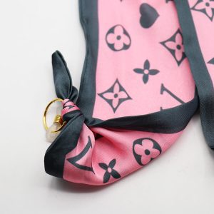 عکس از بند عینک زنانه چند رنگ، از جنس پارچه‌ای (طرح روسری) و برند LOUIS VUITTON مدل 992959
