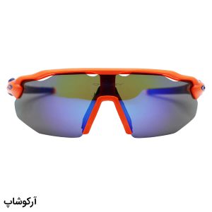 عکس از عینک ورزشی اوکلی با فریم نارنجی، بیس‌دار، دسته نارنجی و آبی، لنز آینه‌ای، رنگ آبی و پلاریزه مدل TO4928