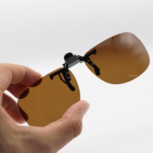 عکس از کاور گیره دار لنز عینک طبی با رنگ قهوه‌ای، پلاریزه و شکل مستطیلی و گیره فلزی مدل 992917