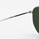 عکس از عینک آفتابی Ray-Ban با فریم رنگ نقرهای، شکل چندضلعی و لنز سبز تیره و جنس سنگ مدل 3548