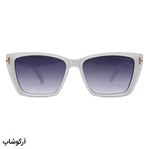 عکس از عینک آفتابی زنانه تام فورد با فریم سفید رنگ، شکل چشم گربه‌ای و لنز دودی هایلایت مدل 0920