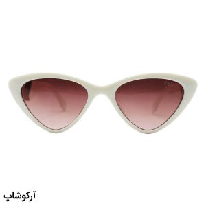 عکس از عینک آفتابی زنانه با فریم مثلثی شکل، رنگ سفید و عدسی قهوه‌ای سایه روشن برند Fendi مدل 1843