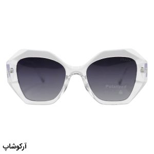 عکس از عینک آفتابی پلاریزه PRADA با فریم و دسته بی‌رنگ، شکل پروانه‌ای و لنز دودی سایه روشن مدل P8815