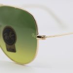 عکس از عینک آفتابی Ray-Ban با فریم خلبانی، رنگ طلایی، لنز سنگ و سبز تیره و سایه روشن مدل RB3026 HQ