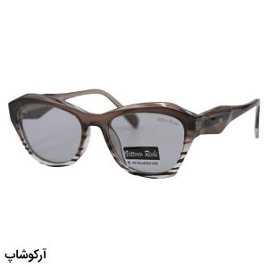 عکس از عینک آفتابی زنانه ویتوریو ریچی با فریم چندضلعی، رنگ طوسی، دسته سیم‌دار، لنز دودی و پلاریزه مدل 8869