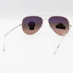 عکس از عینک آفتابی Ray-Ban با فریم خلبانی، رنگ نقرهای، لنز سنگ و قهوهای تیره و هایلایت مدل RB3026 HQ