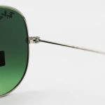 عکس از عینک آفتابی Ray-Ban با فریم خلبانی، رنگ نقرهای، لنز از جنس شیشه، سبز تیره و سایه روشن مدل RB3026 HQ