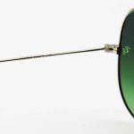 عکس از عینک آفتابی Ray-Ban با فریم خلبانی، رنگ نقرهای، لنز از جنس شیشه، سبز تیره و سایه روشن مدل RB3026 HQ