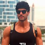 عکس از عینک آفتابی Ray-Ban با فریم ویفرر، لنز شیشه و مدل RB2140 بر روی صورت
