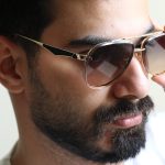 عکس از عینک آفتابی لاکچری میباخ با فریم فلزی، شکل خلبانی مدل 63089 بر روی صورت محمدحسین ابراهیم زاده