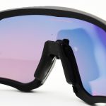 عکس از عینک ورزشی OAKLEY با فریم مشکی رنگ، 3 کاور لنز قابل تعویض و تجهیزات کامل مدل OO9403-01