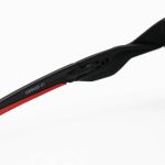 عکس از عینک ورزشی OAKLEY با فریم مشکی رنگ، 3 کاور لنز قابل تعویض و تجهیزات کامل مدل OO9403-01