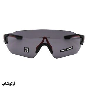 عکس از عینک ورزشی اوکلی با فریم مشکی و قرمز رنگ، 4 کاور لنز قابل تعویض و تجهیزات کامل مدل OO9328-03