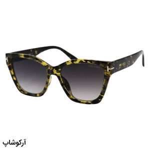 عکس از عینک آفتابی زنانه تام فورد با فریم شکل گربه‌ای، رنگ سوسماری (زرد و مشکی) و لنز دودی سایه روشن مدل 7266