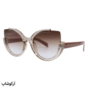 عکس از عینک آفتابی زنانه با فریم گربه‌ای، رنگ عسلی، دسته کالباسی و لنز قهوه‌ای هایلایت مارک جیکوبز مدل 8252