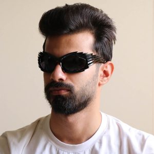 عکس از عینک آفتابی شانه‌ای بالنسیاگا با فریم فانتزی مدل SH1006 بر روی صورت محمدحسین ابراهیم زاده