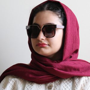 عکس از عینک آفتابی CHANEL با فریم شکل مربعی و لنز پلاریزه مدل P6809 بر روی صورت فاطمه ابراهیم زاده