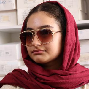 عکس از عینک آفتابی لاکچری دیتا با فریم مربعی شکل مدل D2001 بر روی صورت فاطمه ابراهیم زاده