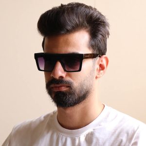 عکس از عینک آفتابی مردانه ژیوانشی با فریم شکل مربعی و عدسی یکسره مدل 2220 بر روی صورت محمدحسن ابراهیم زاده
