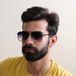 عکس از عینک آفتابی میباخ با فریم شکل مربعی مدل 10378 بر روی صورت محمدحسین ابراهیم زاده