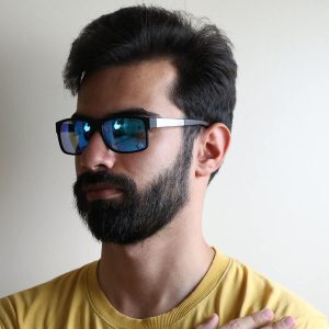 عکس از عینک آفتابی دیزل با فریم شکل مستطیلی مدل 98002 بر روی صورت محمدحسین ابراهیم زاده