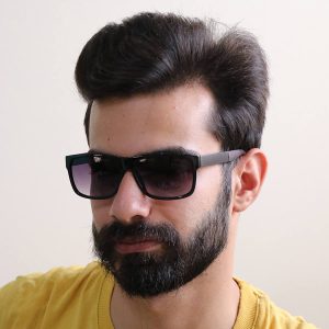 عکس از عینک آفتابی دیزل با فریم مستطیلی شکل مدل 98016 بر روی صورت محمدحسین ابراهیم زاده