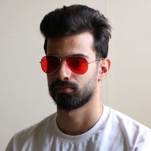 عکس از عینک دید در شب ریبن با فریم شکل خلبانی و هوانوردی مدل RB3026 بر روی صورت محمدحسین ابراهیم زاده