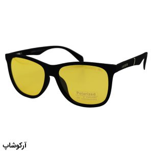 عکس از عینک دید در شب Lacoste با فریم شکل ویفرر، رنگ مشکی مات، دسته فنری و لنز زرد رنگ مدل 1081